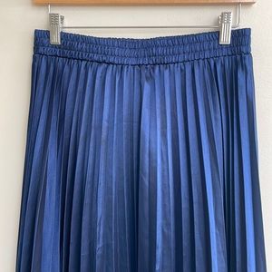 New Navy Blue Pleated Skirt. Size S.